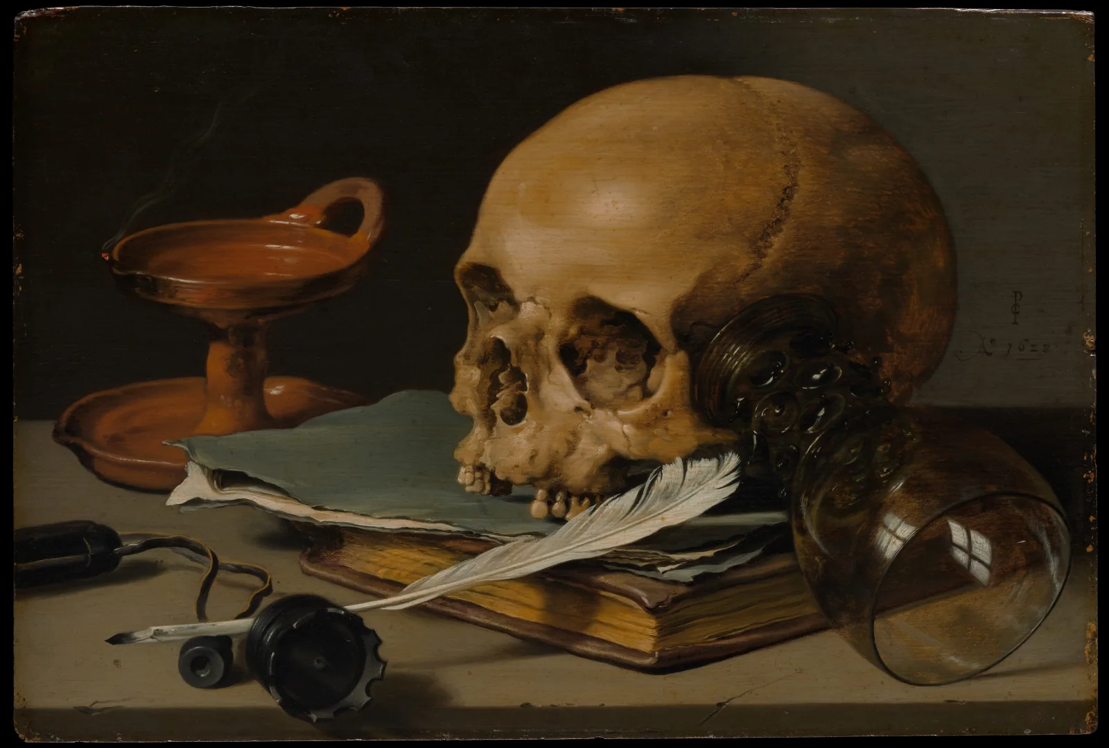 Stillleben von Pieter Claesz mit Totenschädel, Schreibfeder, umgestürztem Glas und erlöschender Öllampe