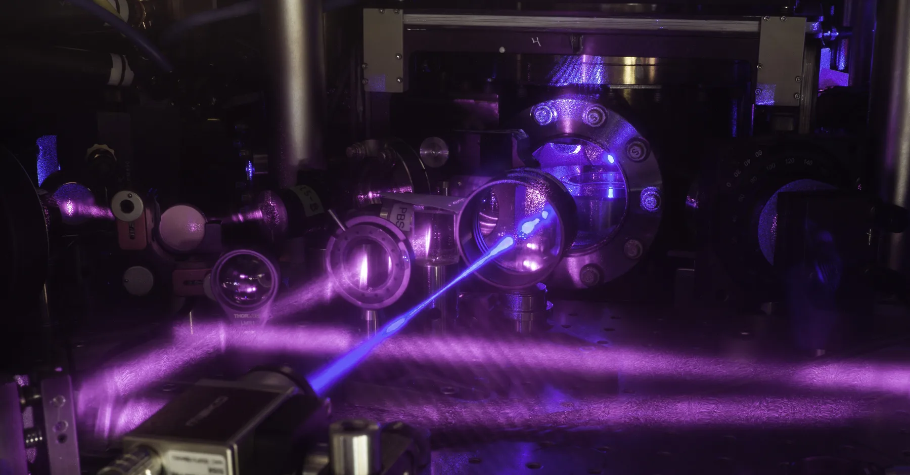 3D-Strontium-Atomuhr mit Laseroptik im JILA-Labor